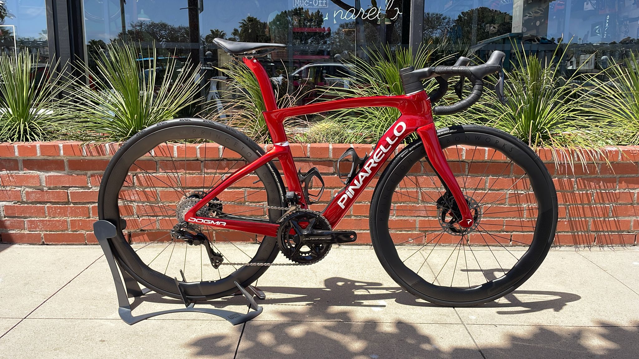 Dogma F Disc 2025 - Dura Ace Di2 (Power Meter) Size 50 (Demo Bike)