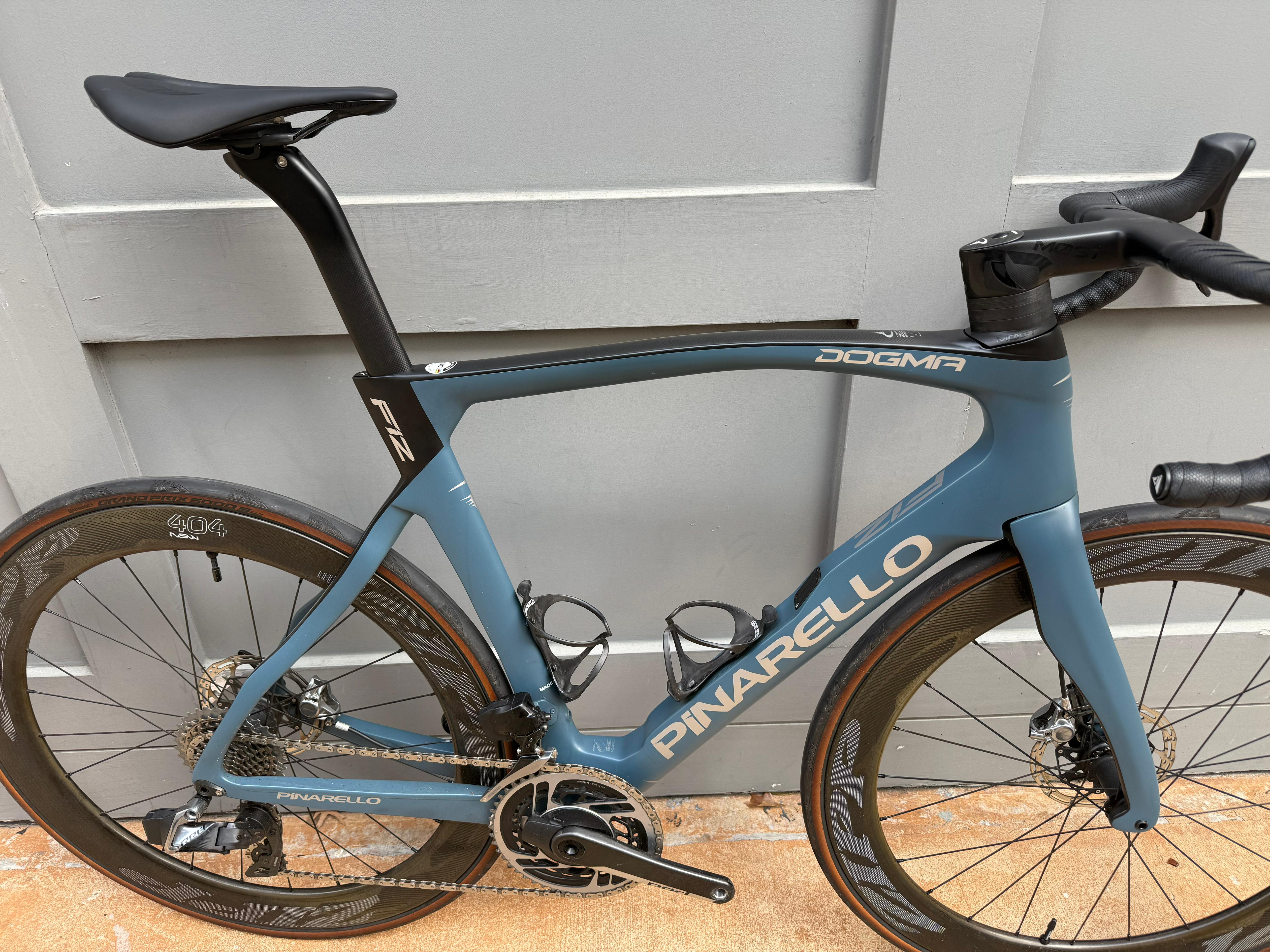 Pinarello Dogma F12 Vertigo Blue 57.5cm Sram Red Axs with power meter Zipp 454 NSW Pre-Owned