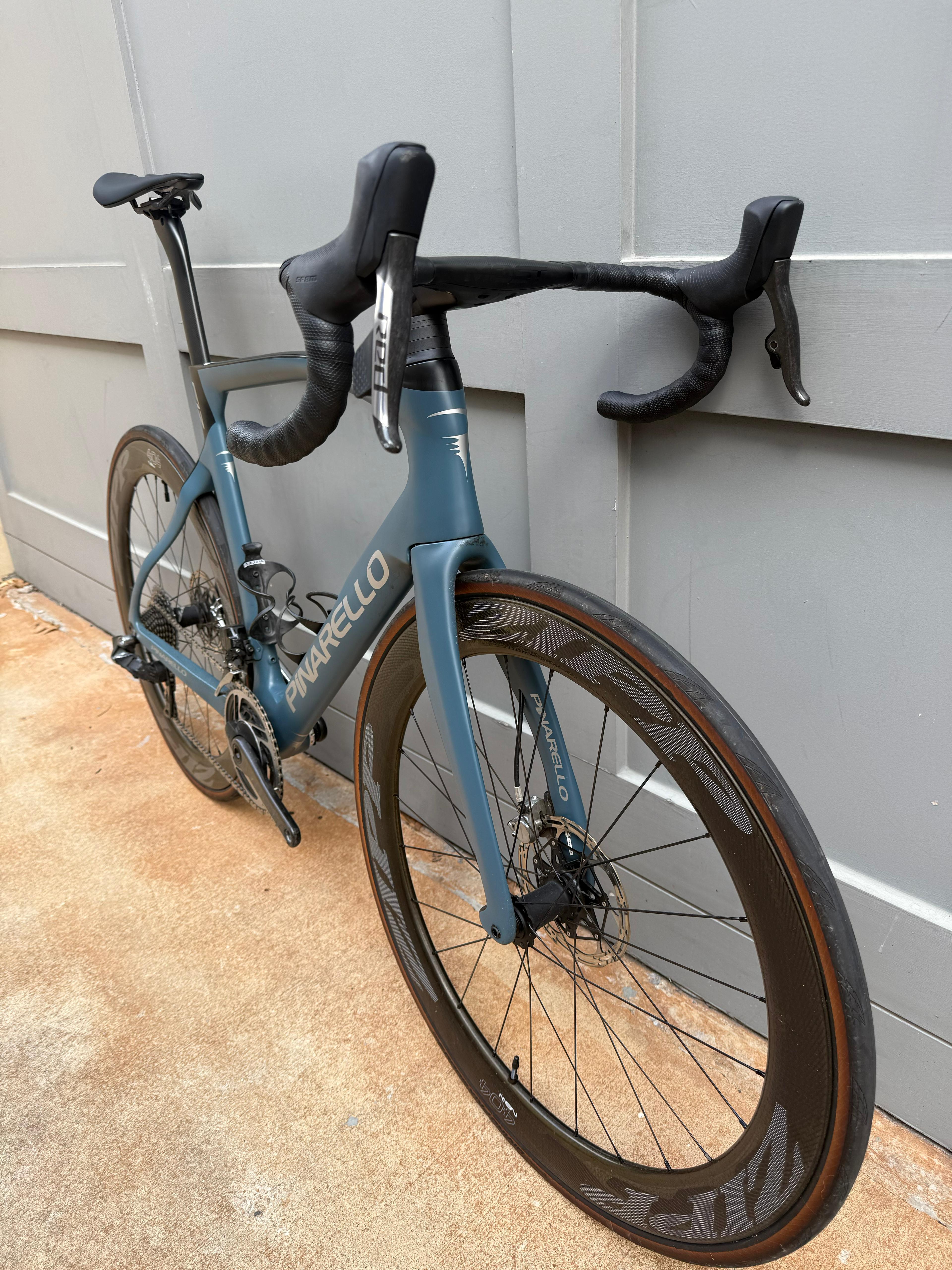 Pinarello Dogma F12 Vertigo Blue 57.5cm Sram Red Axs with power meter Zipp 454 NSW Pre-Owned