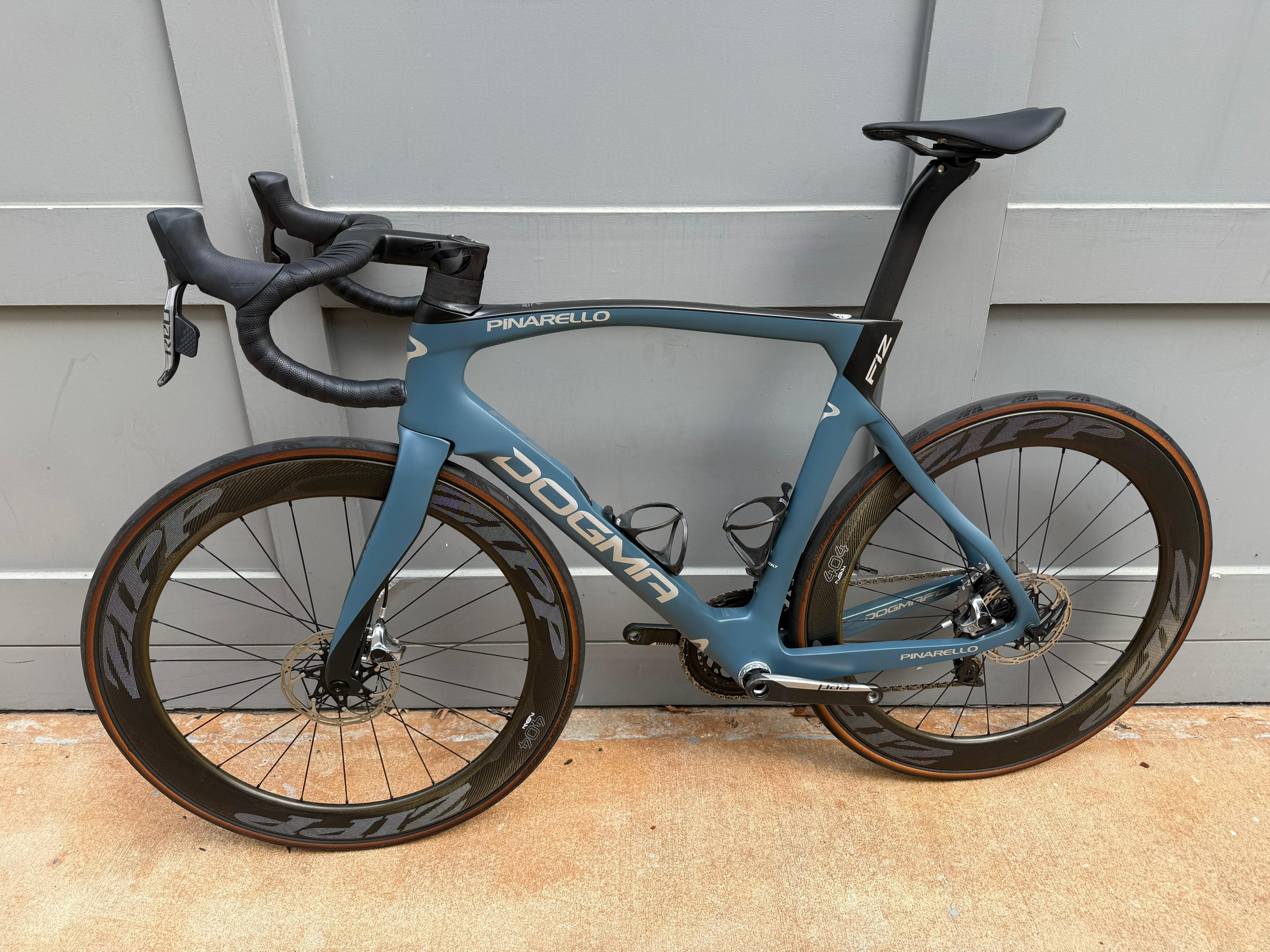 Pinarello Dogma F12 Vertigo Blue 57.5cm Sram Red Axs with power meter Zipp 454 NSW Pre-Owned