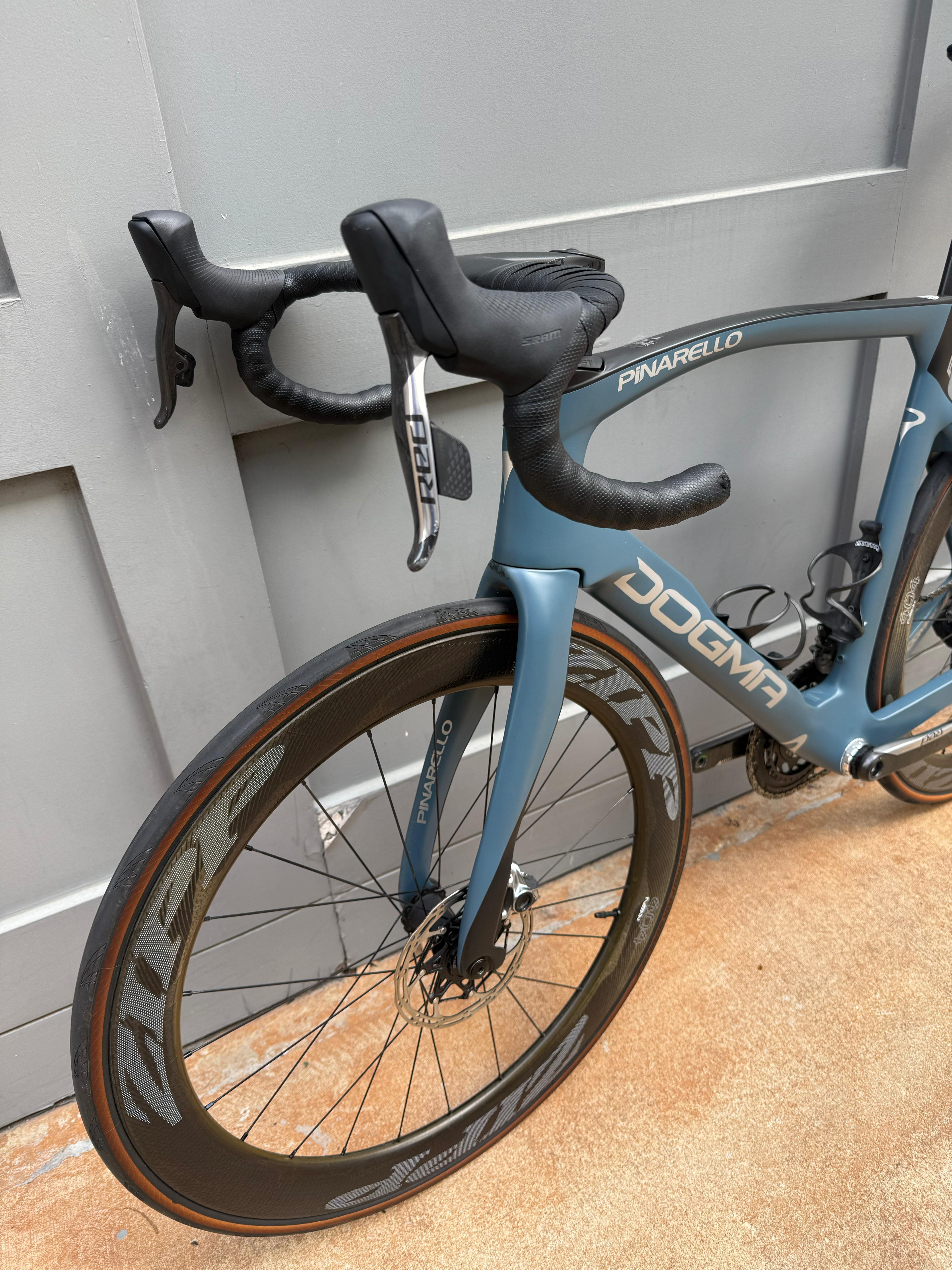 Pinarello Dogma F12 Vertigo Blue 57.5cm Sram Red Axs with power meter Zipp 454 NSW Pre-Owned