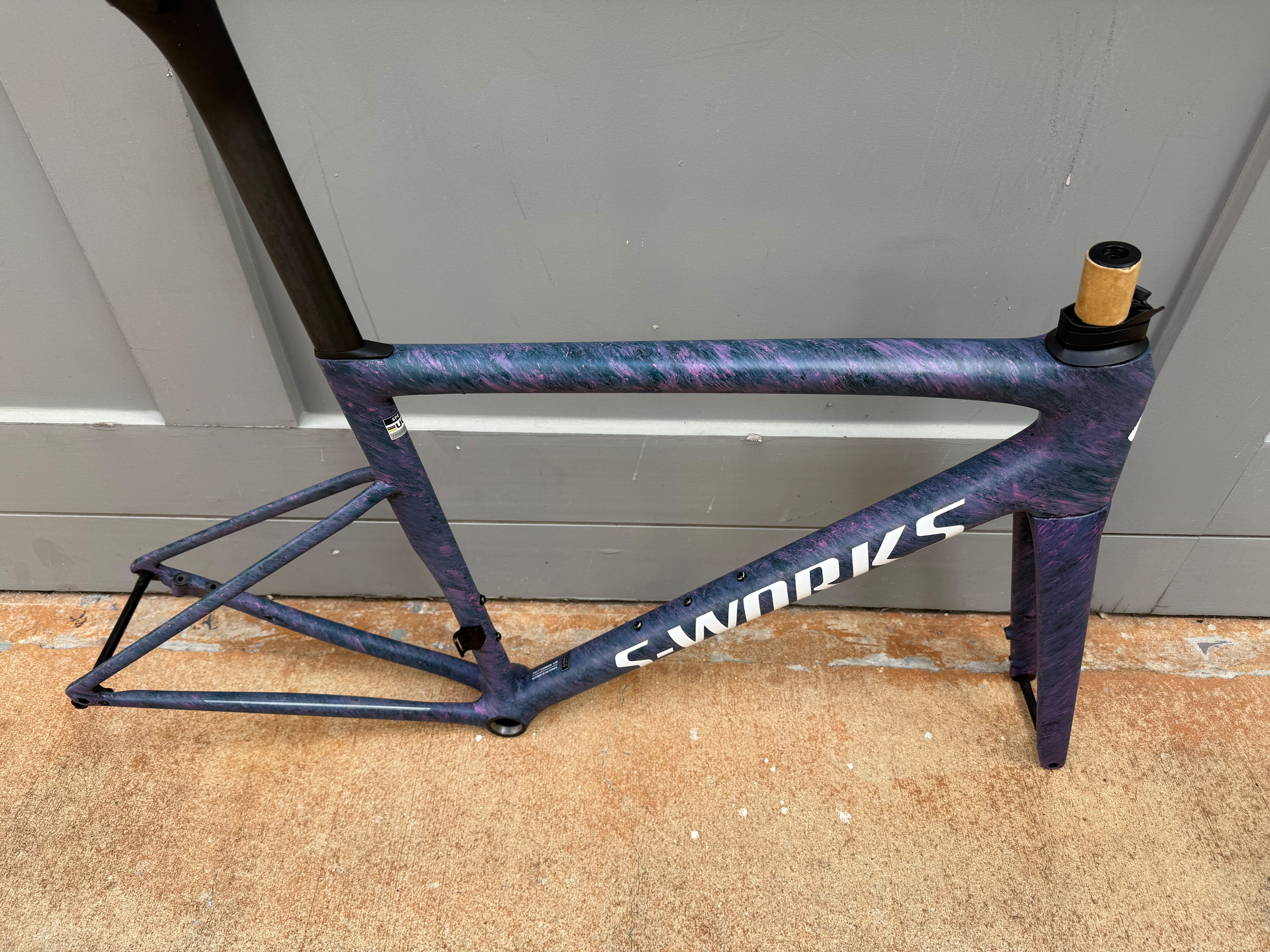 2025 S works Tarmac SL8 56cm Satin Carbon/ Rebel Pink + Deep Lake metallic blured Impasto
