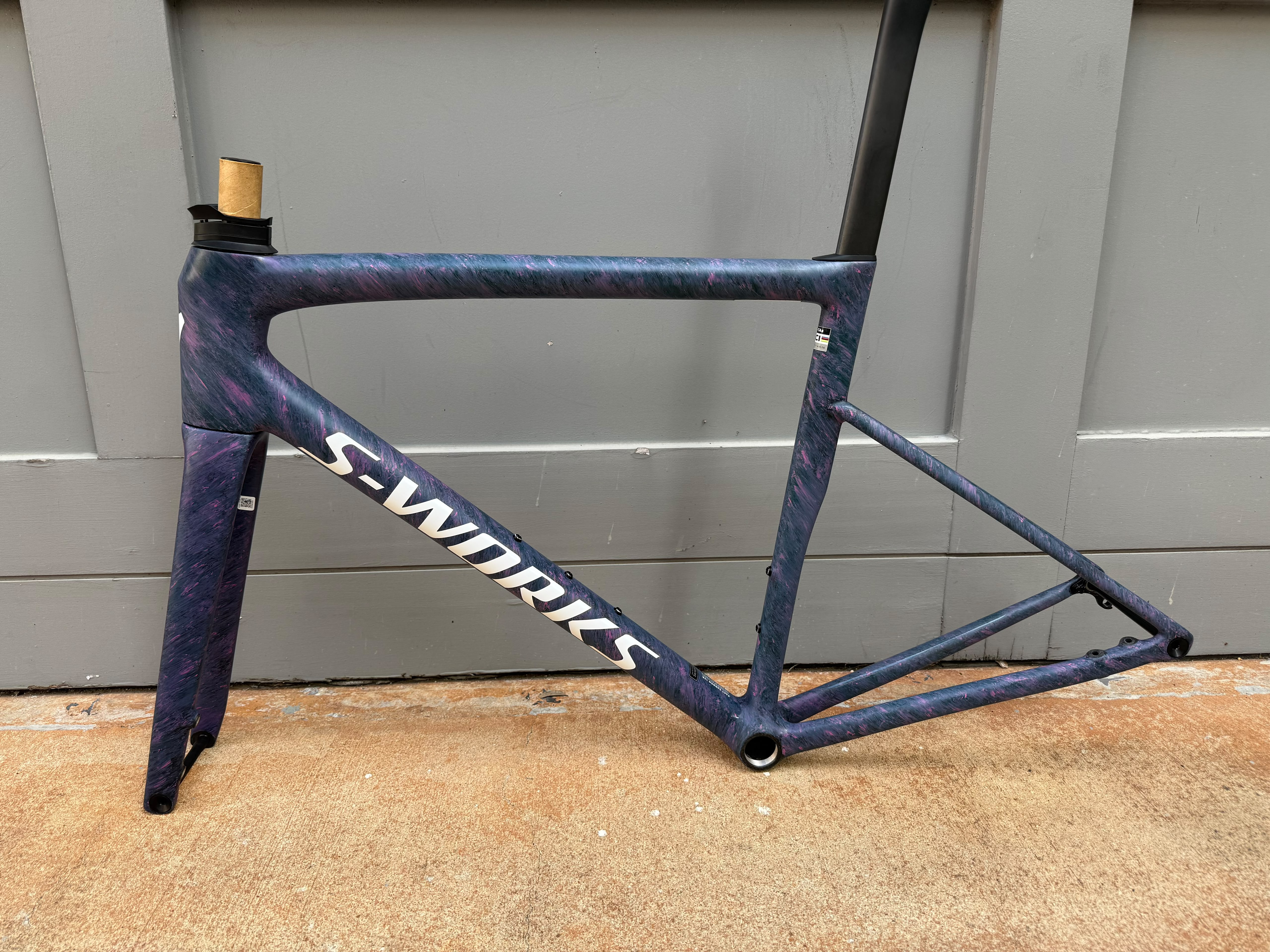 2025 S works Tarmac SL8 56cm Satin Carbon/ Rebel Pink + Deep Lake metallic blured Impasto