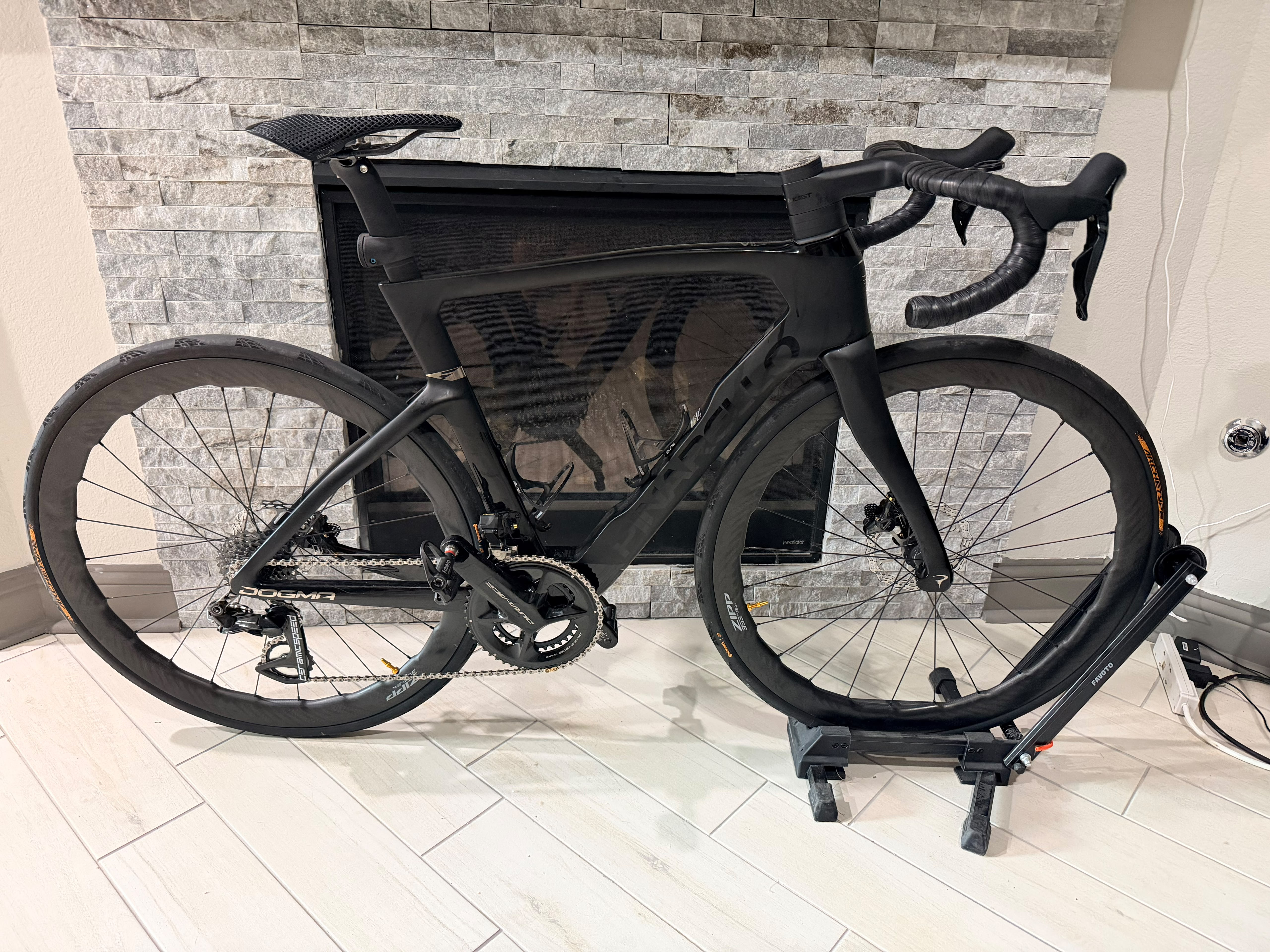 2025 Dogma F BOB Black on Black Dura Ace Di2 (with power meter) Zipp 353 NSW size 54cm. Pre-owned