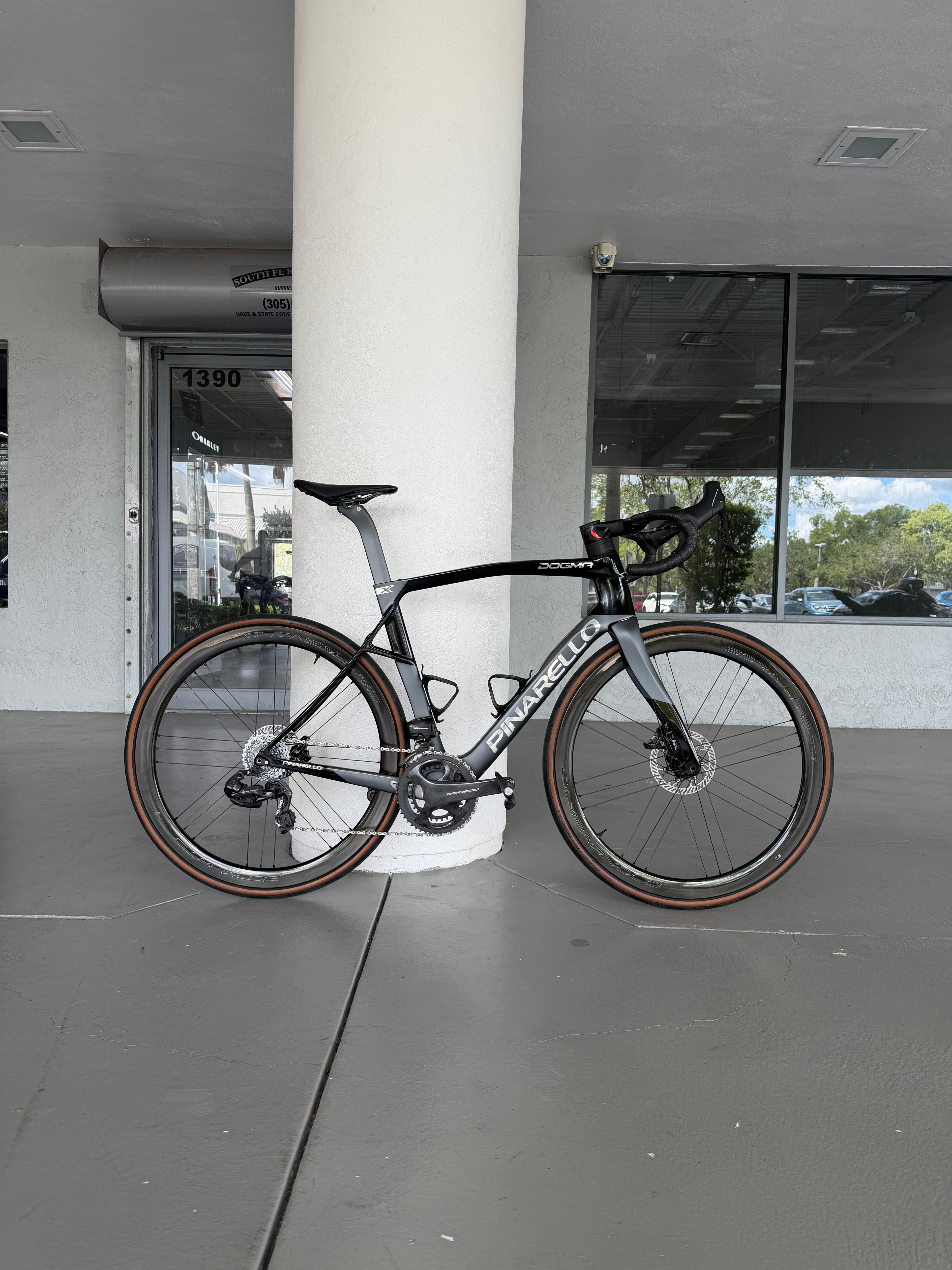 Pinarello Dogma X super record wireless Vector RS200 size 55cm. Pre-owned